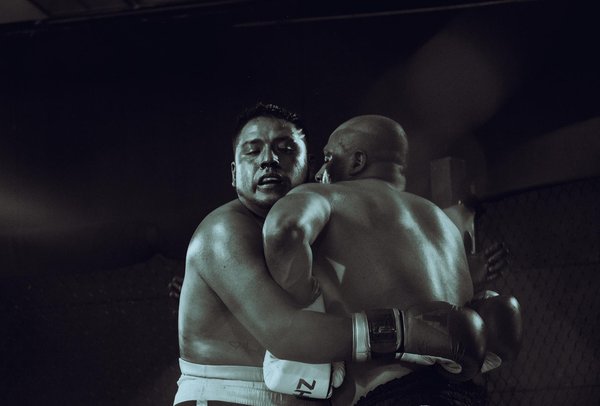 Comprendre la mécanique derrière un coup de poing